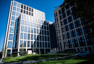 3 阳光下的立德楼 Small.jpeg