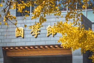 5 金秋时节沐浴于浓厚的书香 Small.jpeg